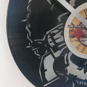 Guns N’ Roses Skull Vinyl Clock close up 3