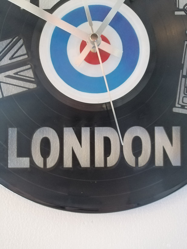 London Skyline Vinyl Clock close up 3